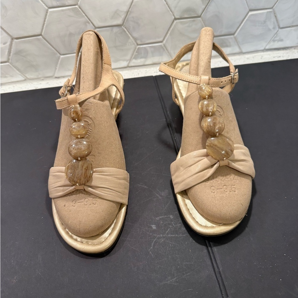 Easy Street St. Tropez Wedge Sandals Stone Leather Size 9 Rattan Comfy Resort